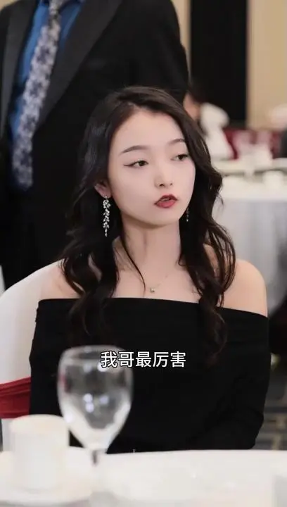 《巨富狂飙》：金钱游戏下的疯狂人生，揭秘富豪世界的真实与虚幻